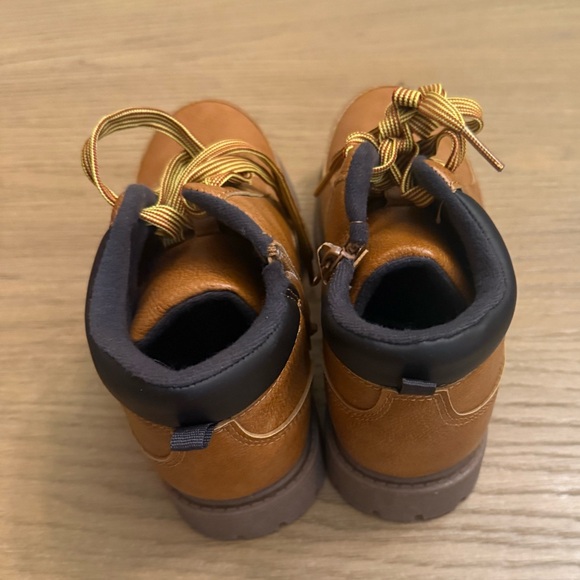 Carter's Tan and Brown Kids Boots NWOT boys size 3 - Picture 3 of 5